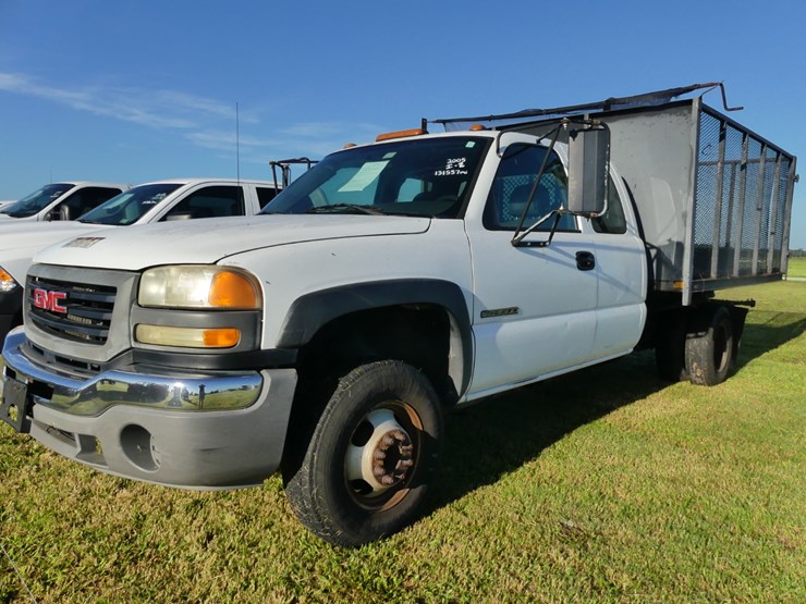 2005-gmc-3500-image-1