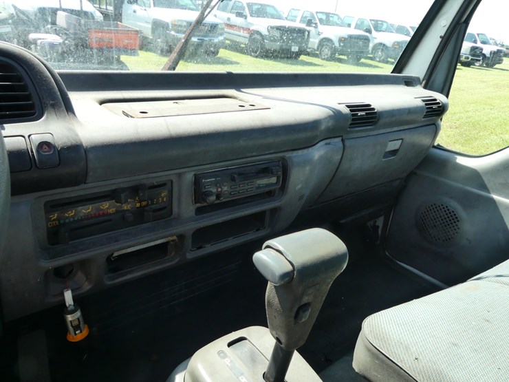 1999-gmc-3500-image-12