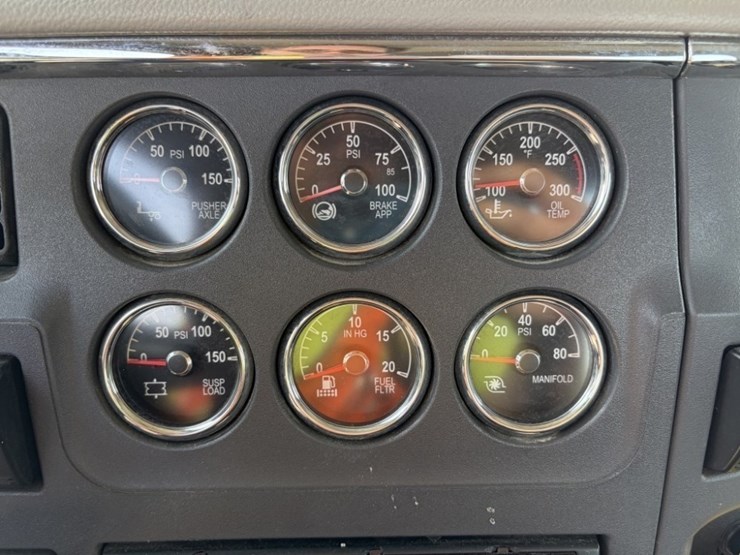 2020-peterbilt-579-image-38