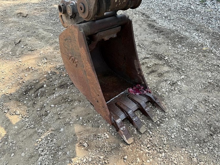 2018-takeuchi-tb260-image-8