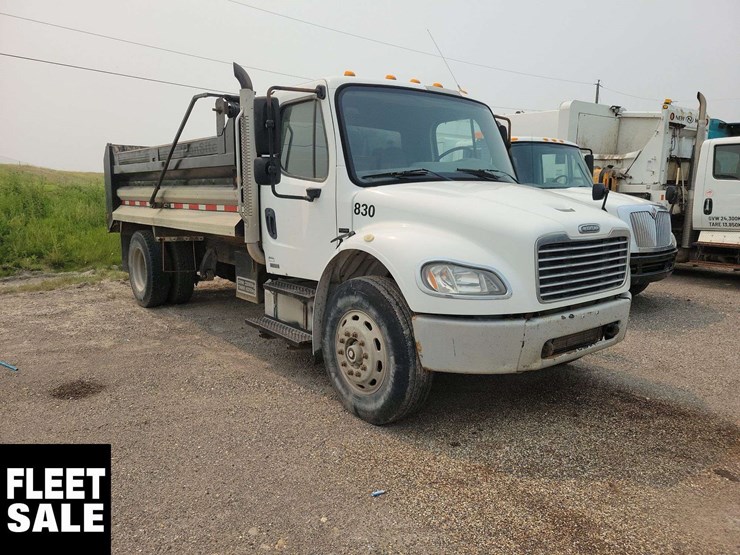 2007-freightliner-m2-106-image-3