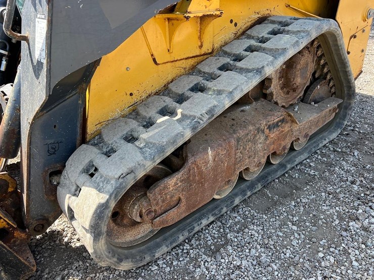 2019-deere-317g-image-13