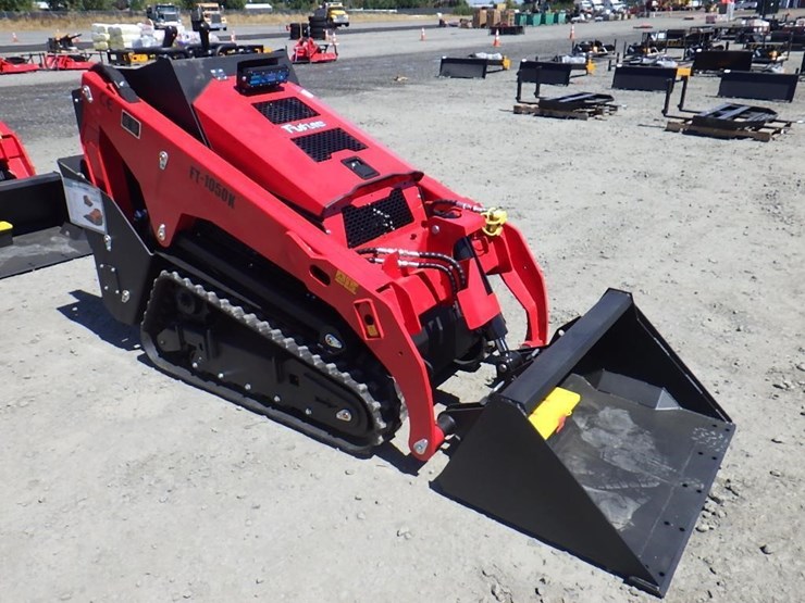 2026-future-1050k-skid-steer-tracked-loader-image-4