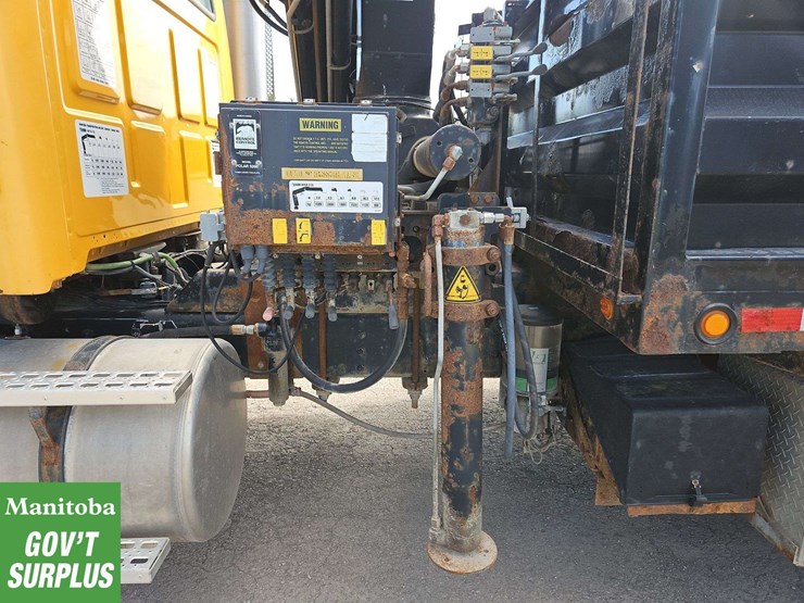 2004-sterling-lt9500-image-38