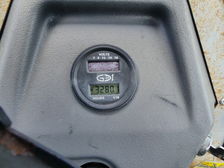 2021-landmaster-ev-4x2-image-12