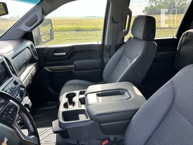 2021-chevrolet-silverado-2500hd-lt-image-30