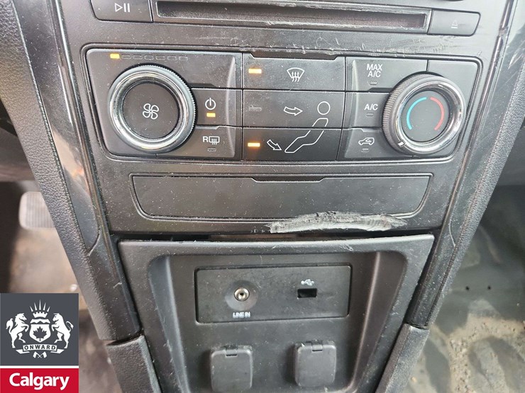 2018-ford-explorer-image-22