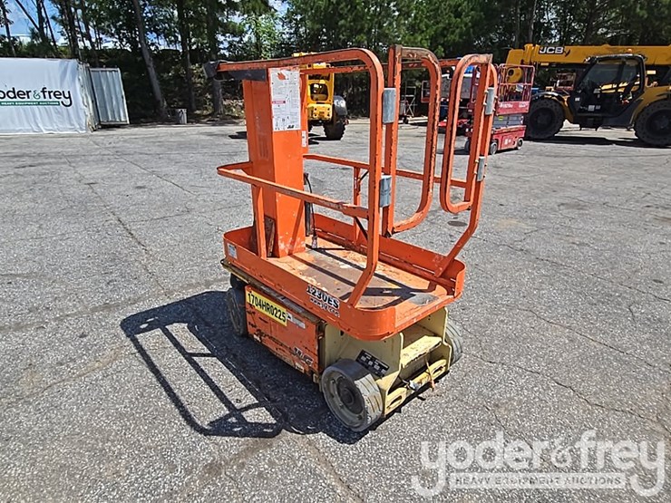 2017-jlg-1230es-image-3