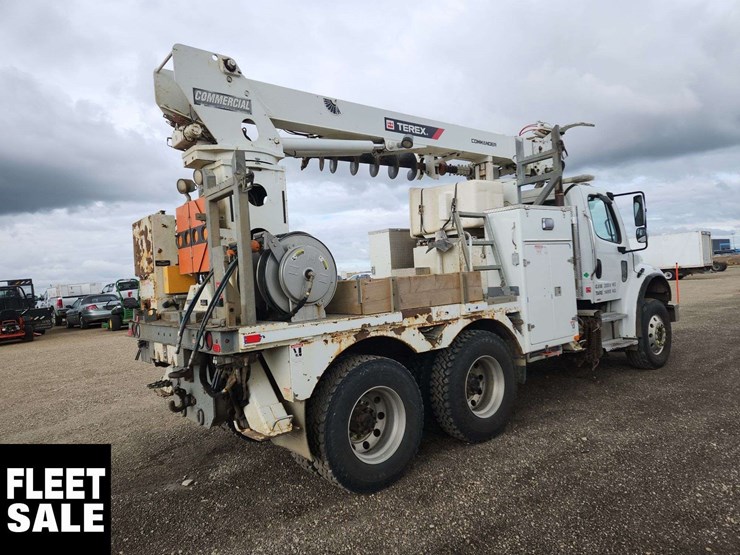 2013-freightliner-m2-106-image-4