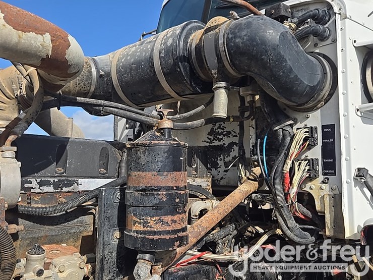 1999-peterbilt-357-image-49