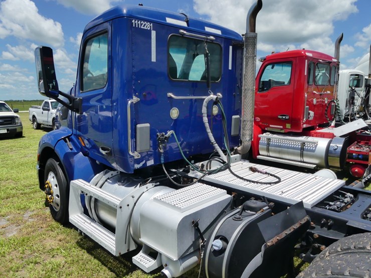 2017-peterbilt-579-image-8