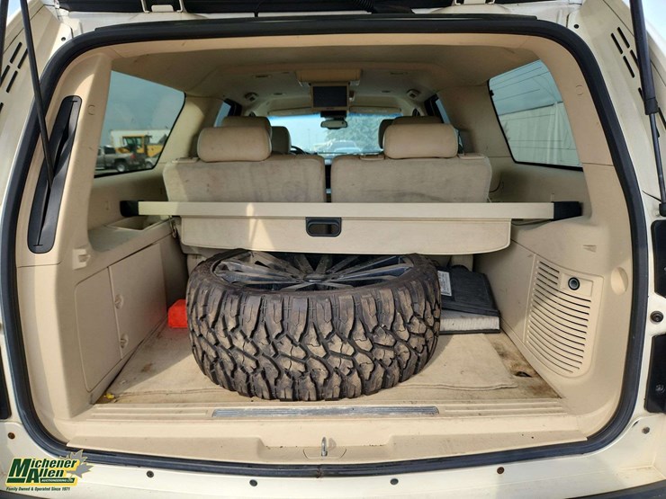 cadillac-escalade-esv-image-26