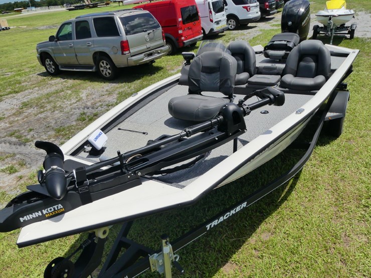 2020-basstracker-17.5'-aluminum-bass-boat-image-2