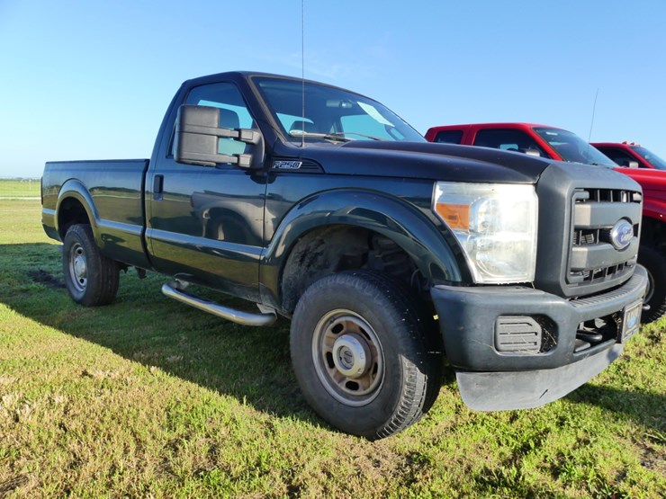 2016-ford-f250-xl-image-2