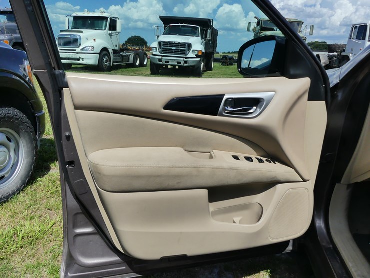 2014-nissan-pathfinder-image-22