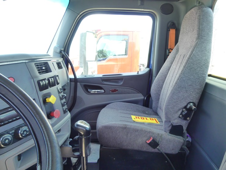 2017-peterbilt-579-image-13