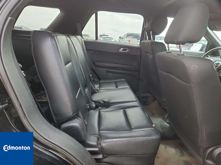 2015-ford-explorer-image-28