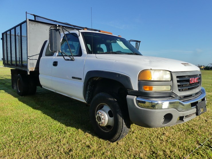 2005-gmc-3500-image-2