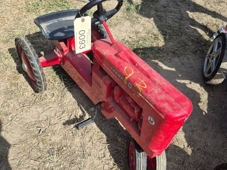 #93-•-farmall-super-m-pedal-tractor-image-2