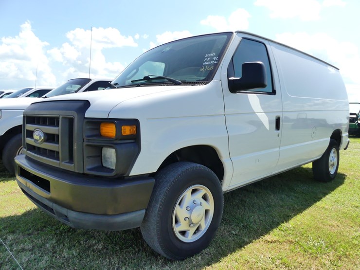 2010-ford-e250-image-2