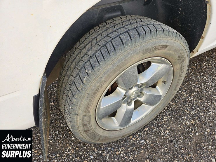 2019-ram-1500-classic-image-24