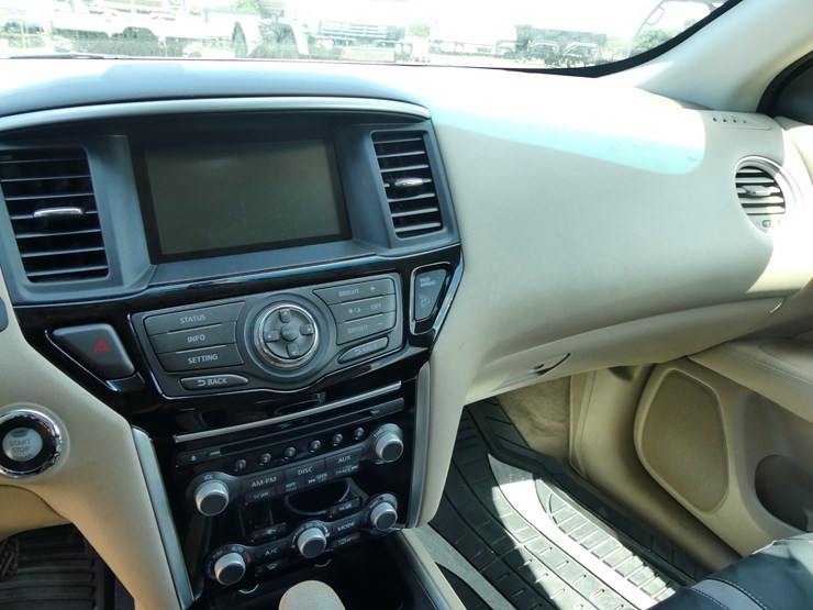 2014-nissan-pathfinder-image-16