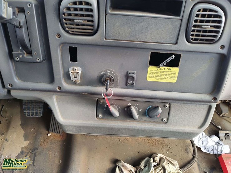 2013-freightliner-b2-image-11