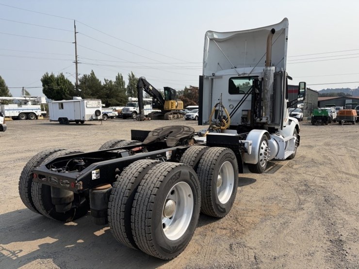 2020-peterbilt-579-image-4
