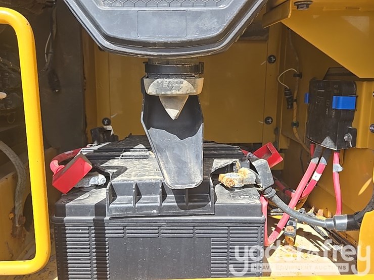 2019-caterpillar-336-image-30