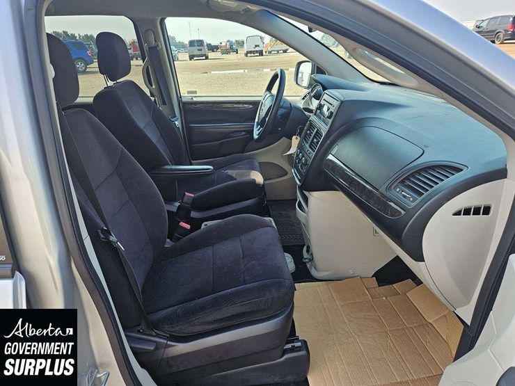2011-dodge-grand-caravan-se-image-27