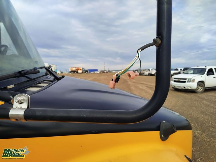 2013-freightliner-b2-image-32