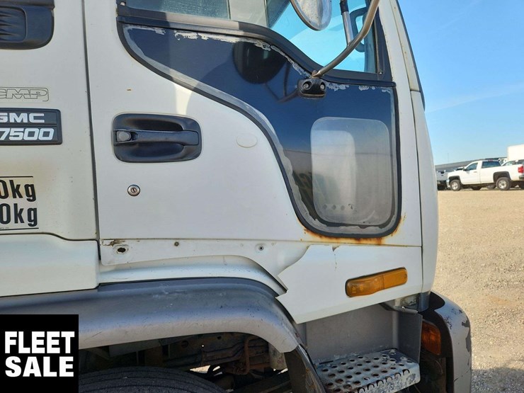 1998-gmc-t7500-image-37