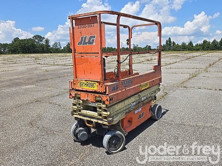 2017-jlg-1930es-image-1