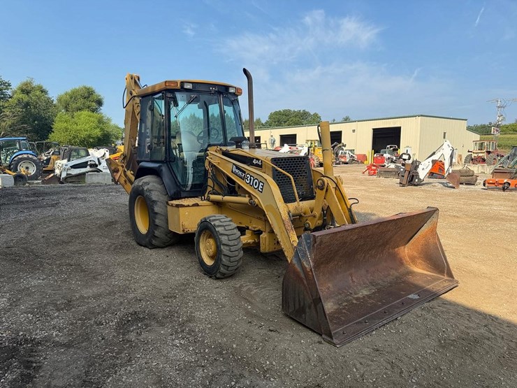 2024-deere-310e-image-6