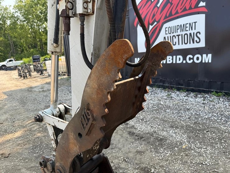 2018-takeuchi-tb260-image-9