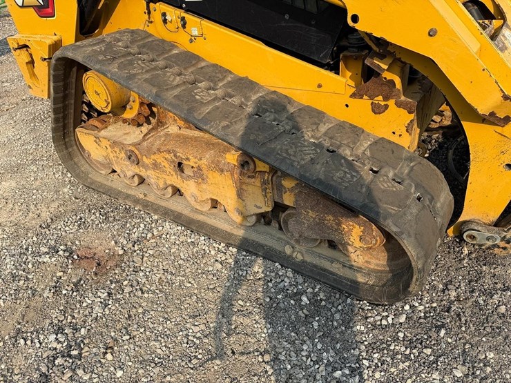 2021-caterpillar-299d3-image-12