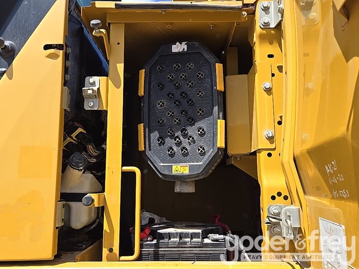 2019-caterpillar-336-image-29
