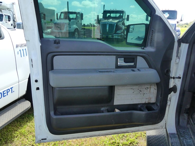 2014-ford-f150-xl-image-17