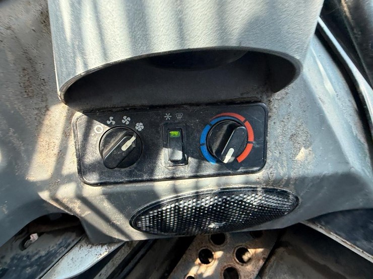 2021-bobcat-t770-image-28