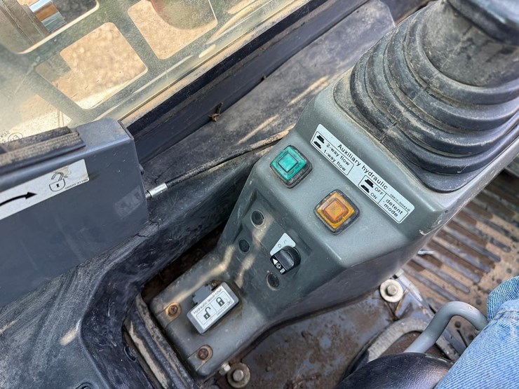 2015-takeuchi-tl12-image-24