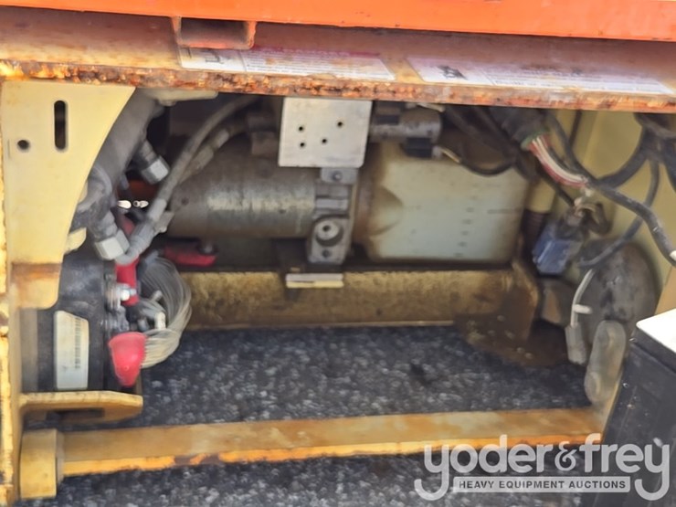 2017-jlg-1230es-image-14