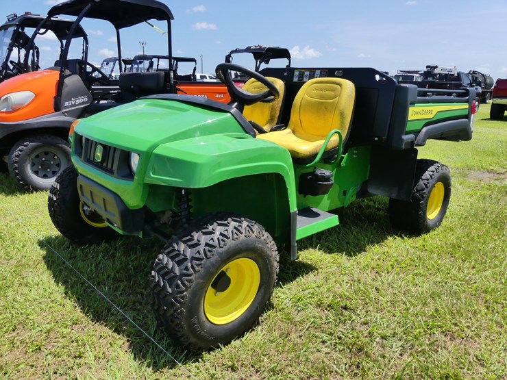 2024-john-deere-gator-image-1
