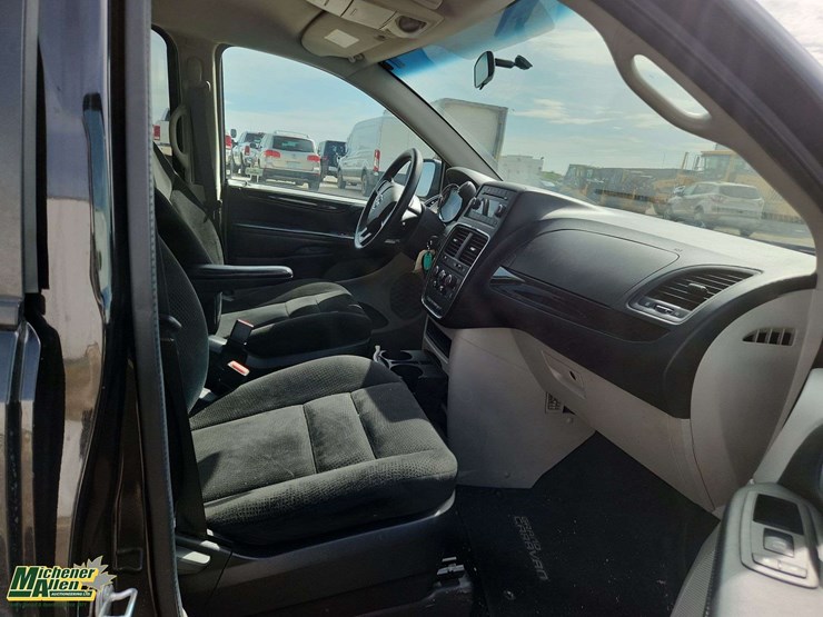 2016-dodge-grand-caravan-se-image-23
