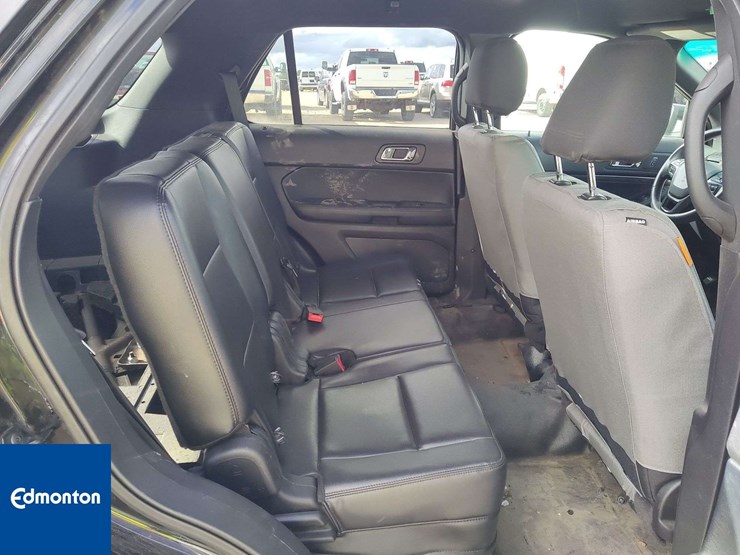 2016-ford-explorer-image-28