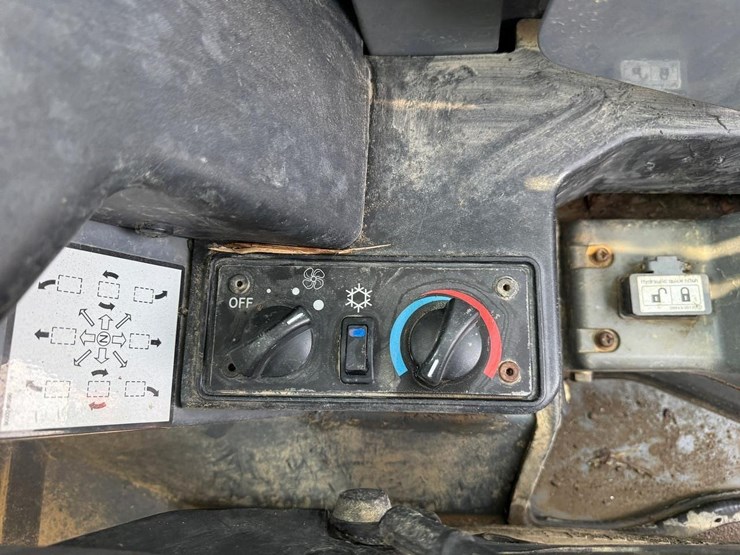 2015-takeuchi-tl12-image-25