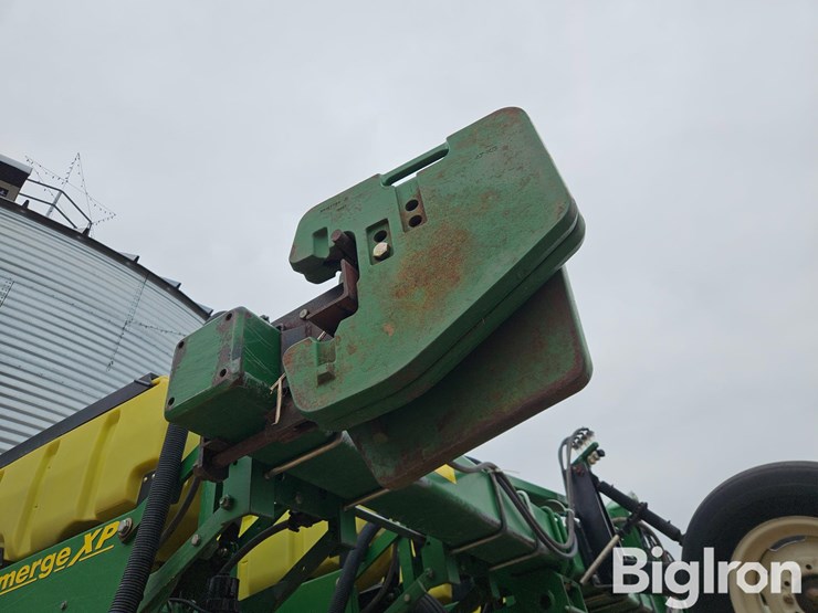 2011-john-deere-maxemerge-xp-3-pt-16r30-stack-fold-planter-image-18