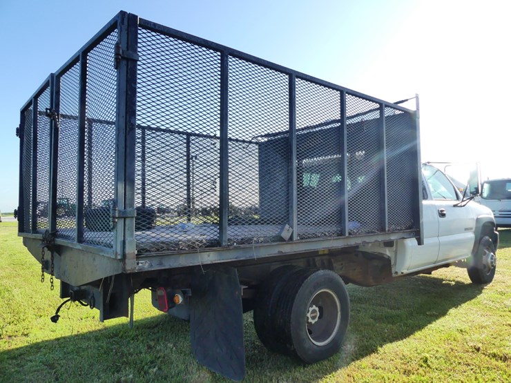 2005-gmc-3500-image-3