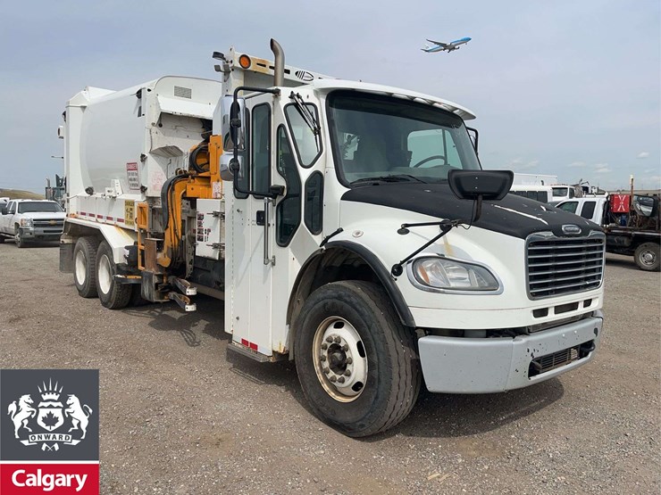 2016-freightliner-m2-106-image-2