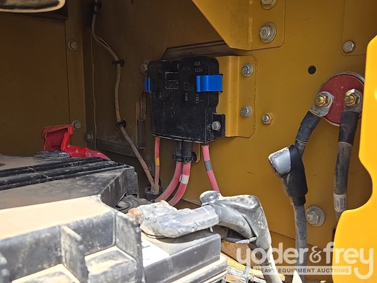 2019-caterpillar-336-image-31