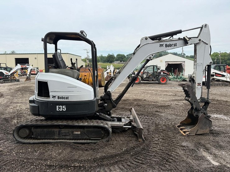 2011-bobcat-e35-image-5